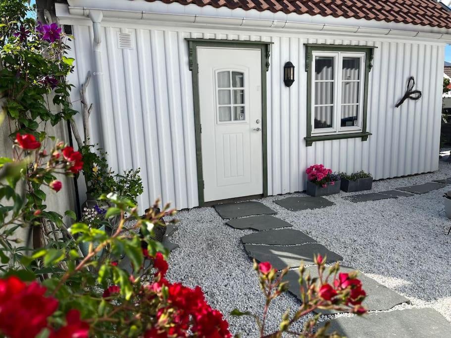 Idyllisk Lite Anneks Med Enestaende Uteplass Λάρβικ Εξωτερικό φωτογραφία